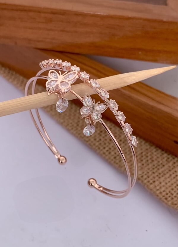 ButterflyFeminine Flair: Elegant Rose Bracelets for Every Occasion